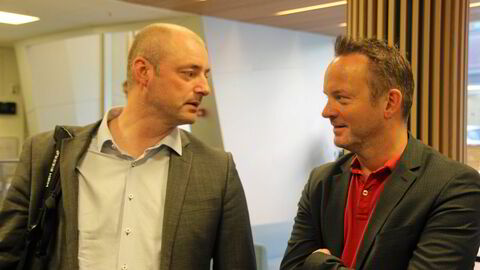 To organisasjonstopper utveksler noen fraser før et møte. Fra venstre: Robert Eriksson (Sjømatbedriftene) og Geir Ove Ystmark (Sjømat Norge)