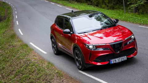 Rød er helt klart riktig farge på den artige Alfa Romeo Junior Veloce.